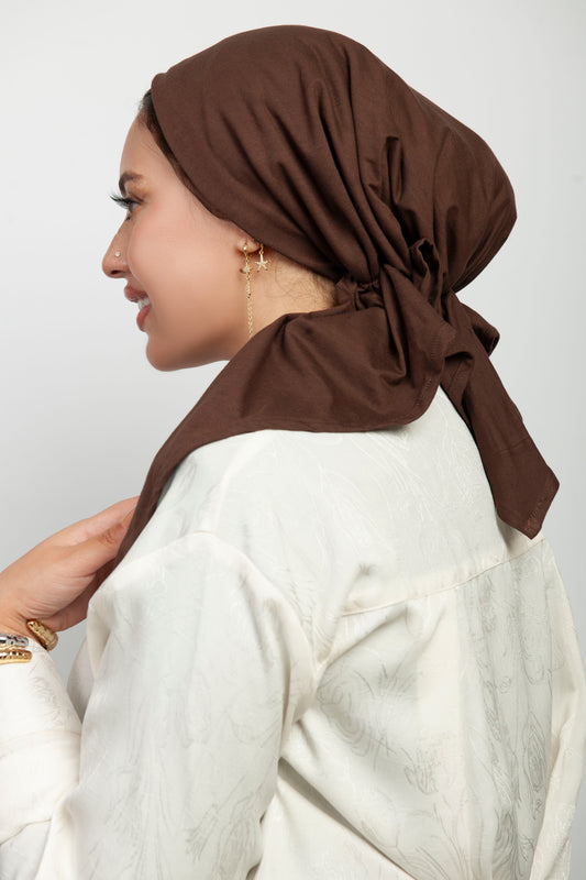 لفات رأس أنيقة مربوطة مسبقاً – بني