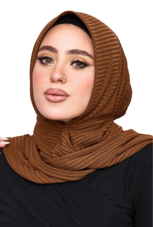 حجاب ريب مضلع مع دبوس – لون بني