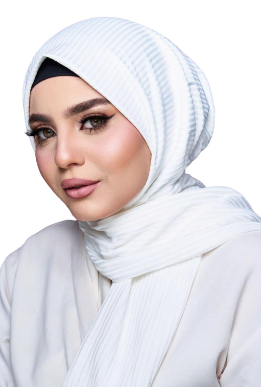 حجاب ريب مضلع مع دبوس – لون أبيض
