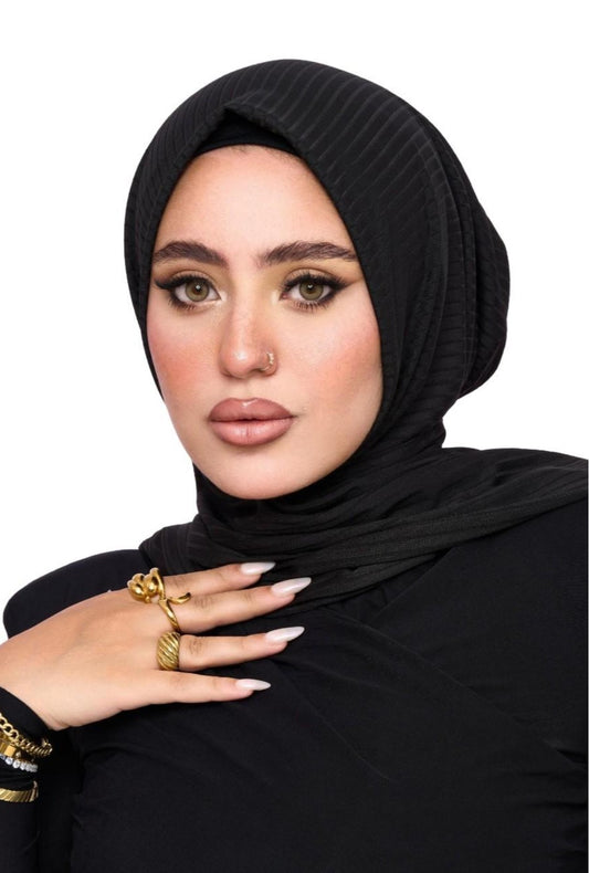 حجاب ريب مضلع مع دبوس – لون أسود