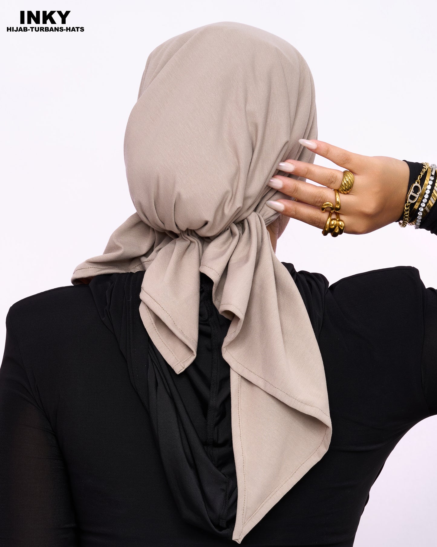 لفات رأس أنيقة مربوطة مسبقاً – لون نود