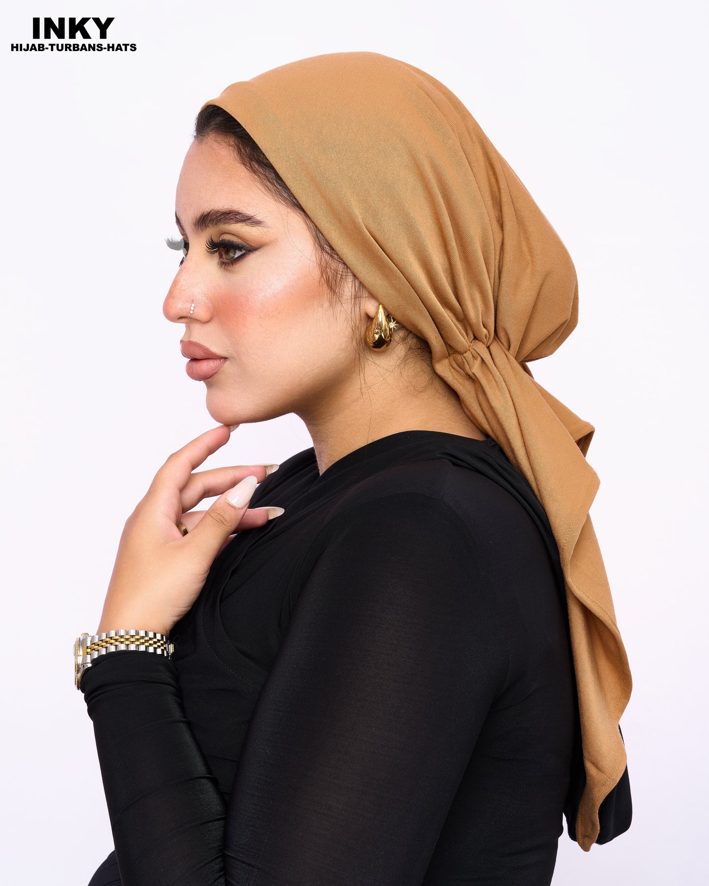 لفات رأس أنيقة مربوطة مسبقاً – بيج داكن